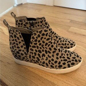 NWOT Caslon Aidy Water Resistant Wedge Sneaker - Leopard print 7.5M